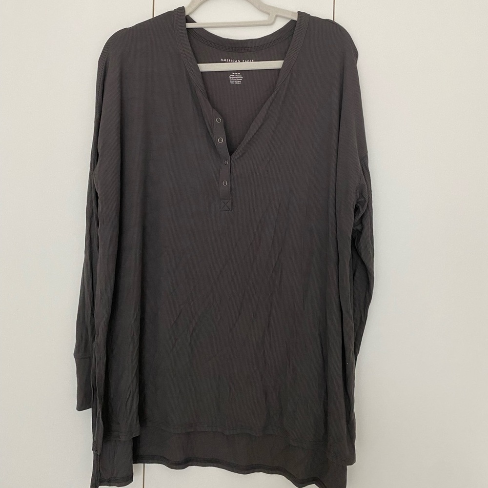 American Eagle loose fitting long sleeve henley shirt